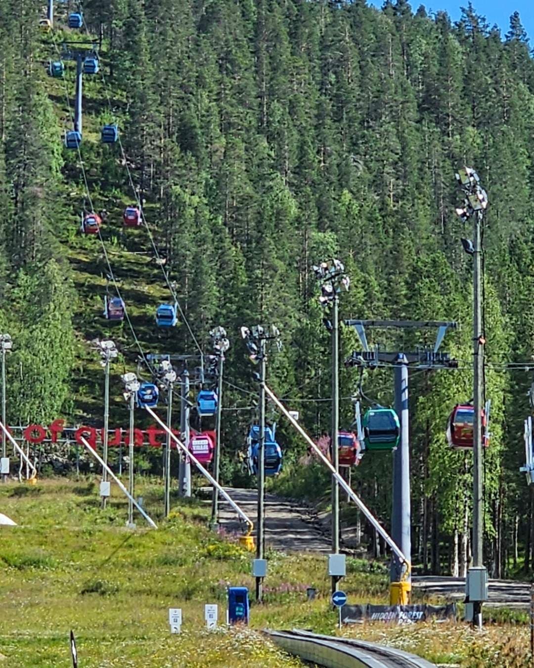 Gondoli 2000 takes you to the Midsummer bonfire