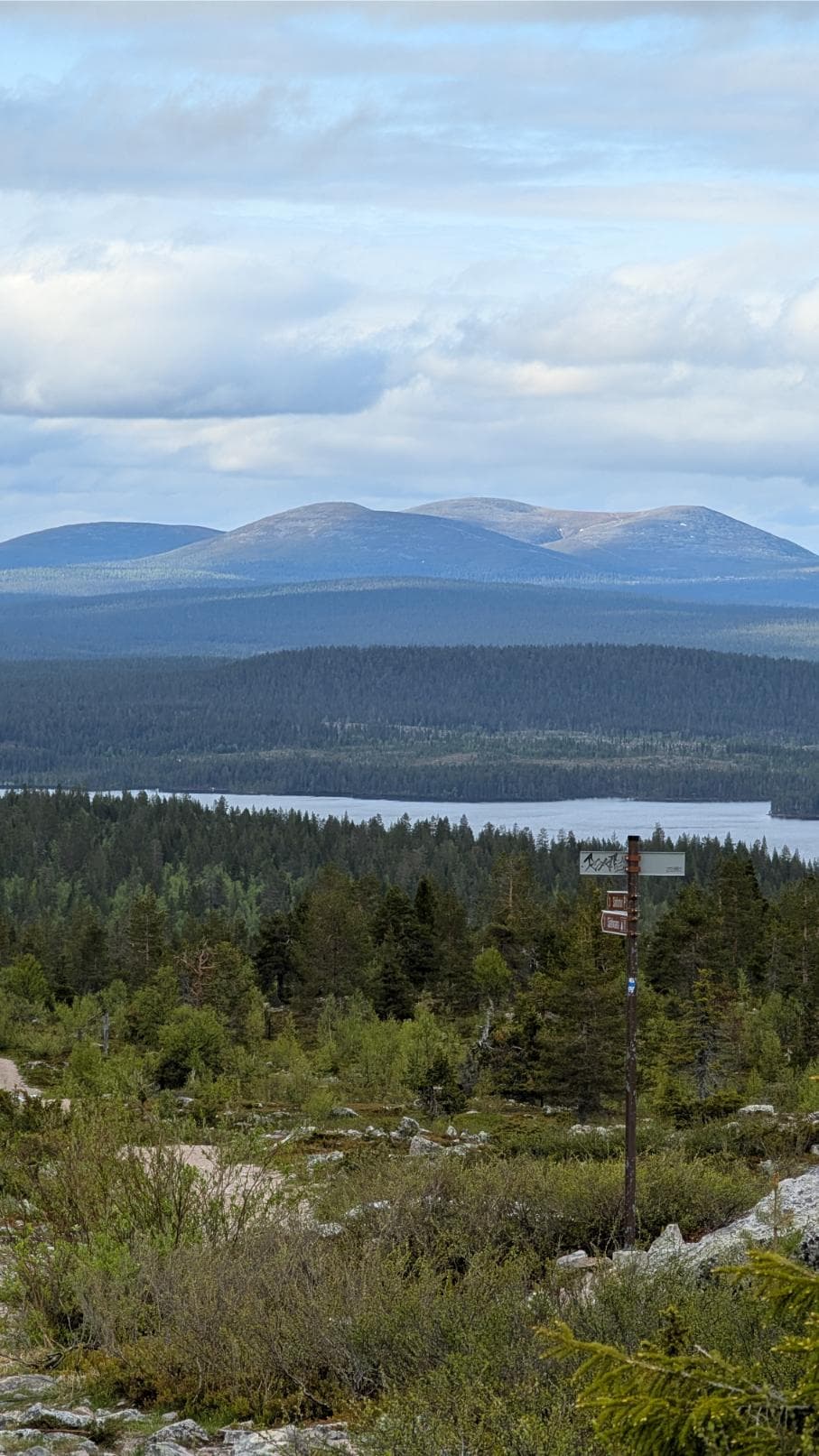 Panoramablick auf die Weiten Lapplands