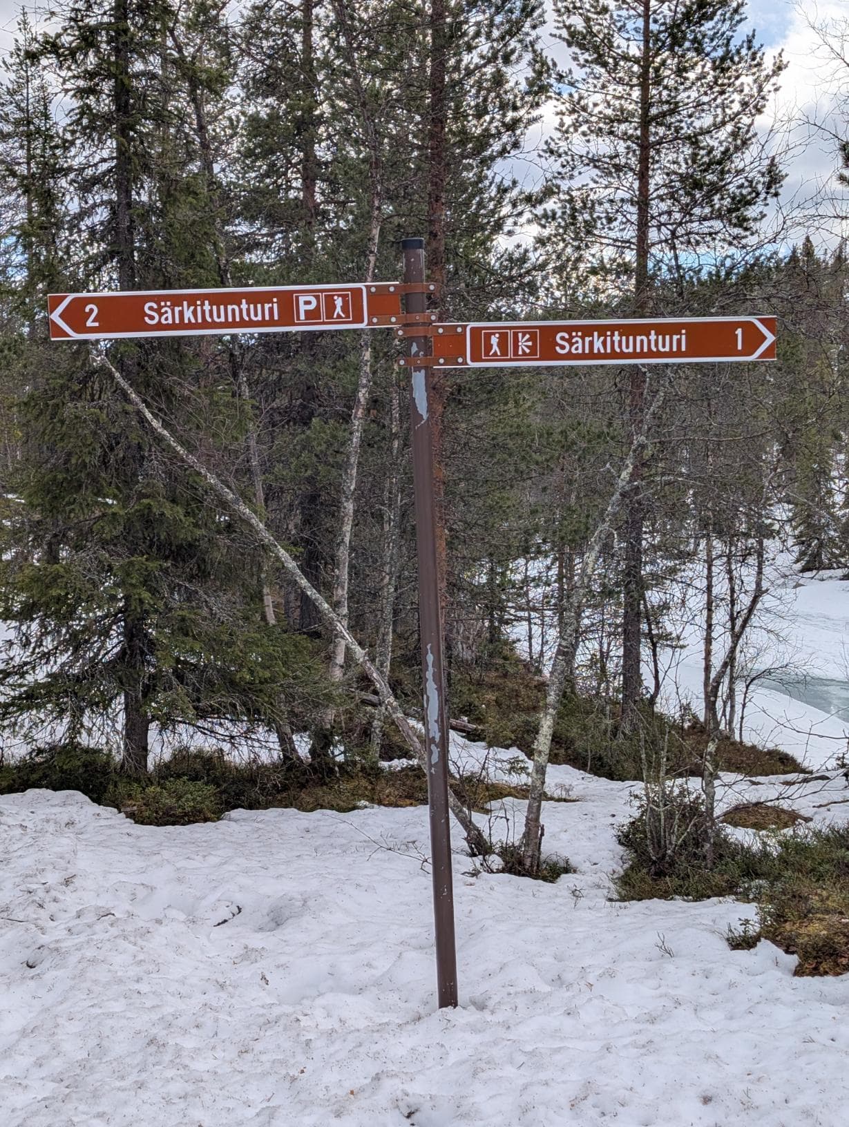 Der Wanderweg beginnt direkt am Parkplatz